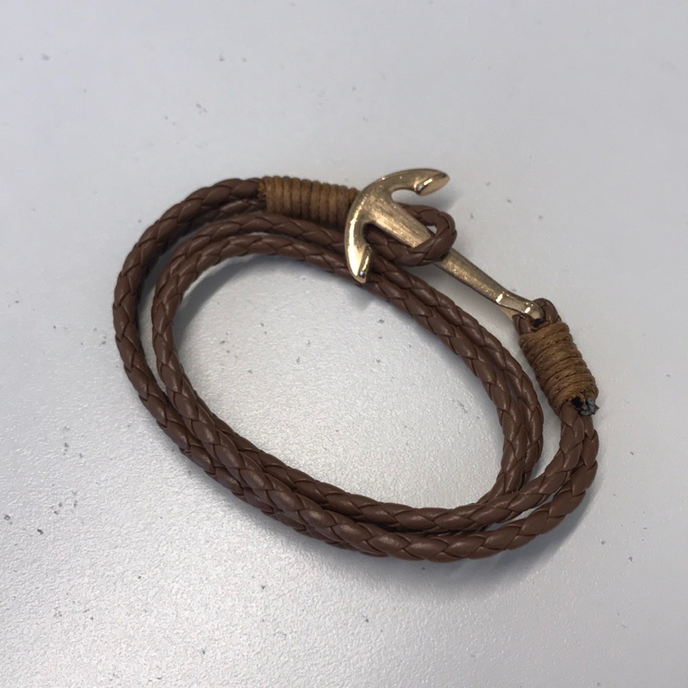 Men’s anchor bracelet.